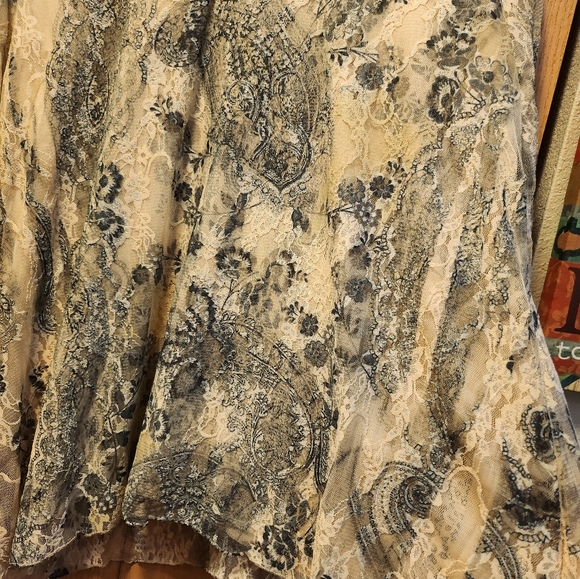 woman's blouse - Picture 5 of 5